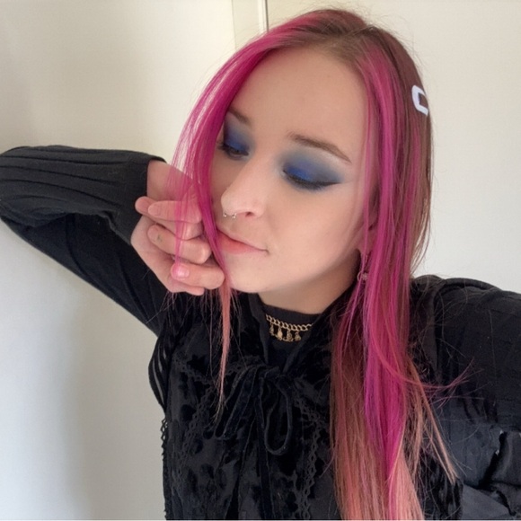 Meet your Posher, Stephanie - Picture 1 of 7